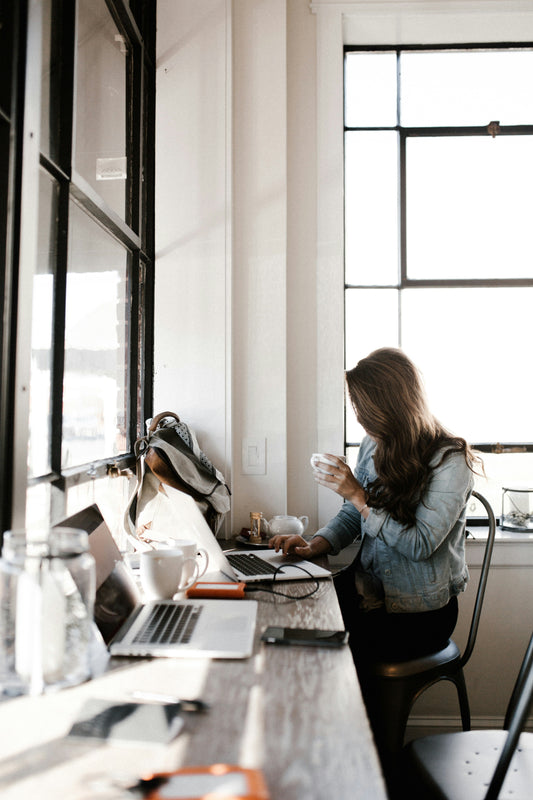 Boostez Votre Productivité au Bureau avec le Thé Instantané Chaflow : La Solution Rapide et Savoureuse !